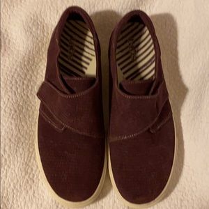 Taos Soul Sneaker Bordeaux Emboss Suede Sz 10 NWOT